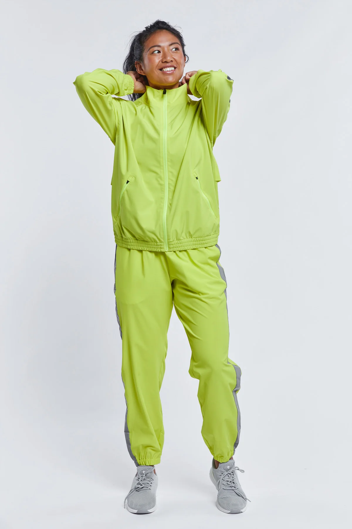 1637-summit-windbreaker-limelight-1.webp