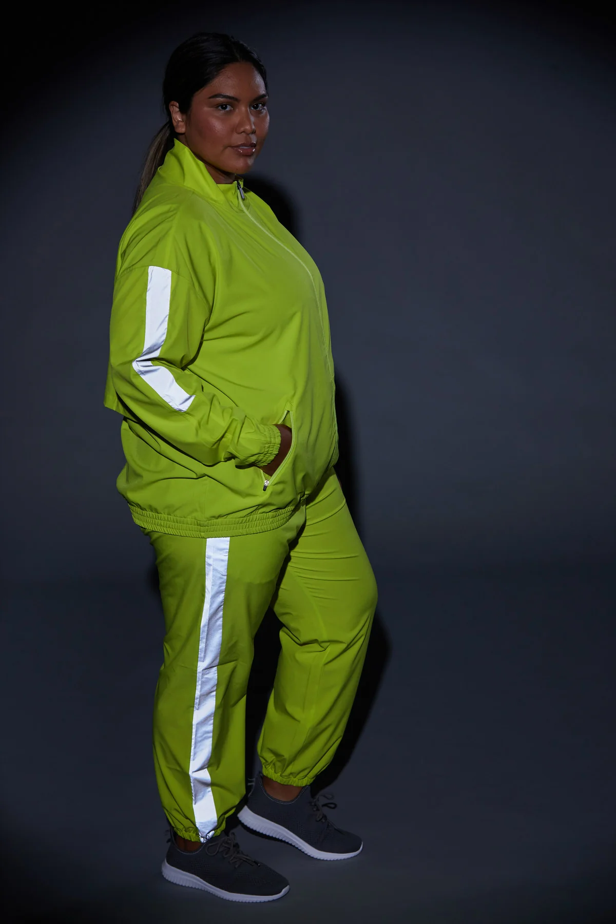 1637-summit-windbreaker-limelight-1.webp