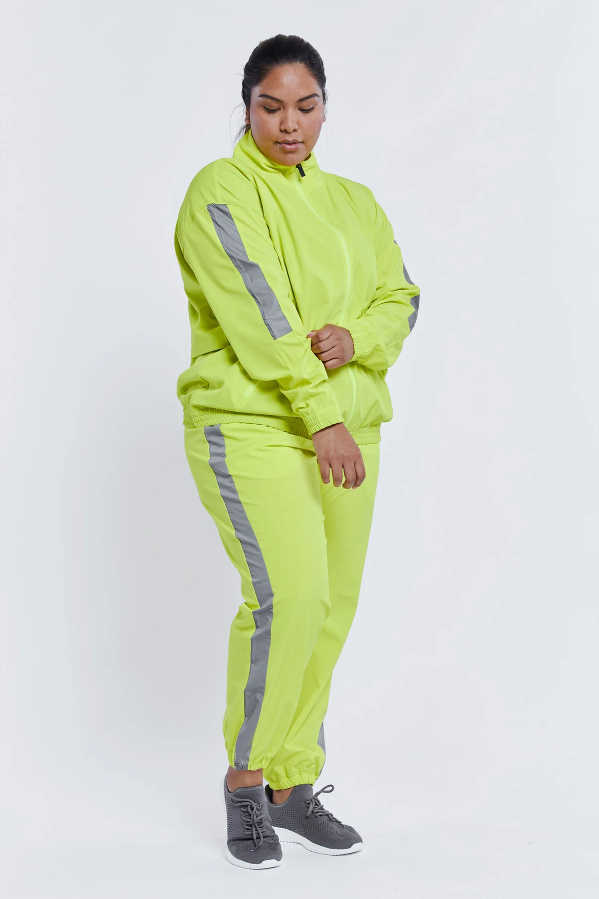 1637-summit-windbreaker-limelight-1.webp