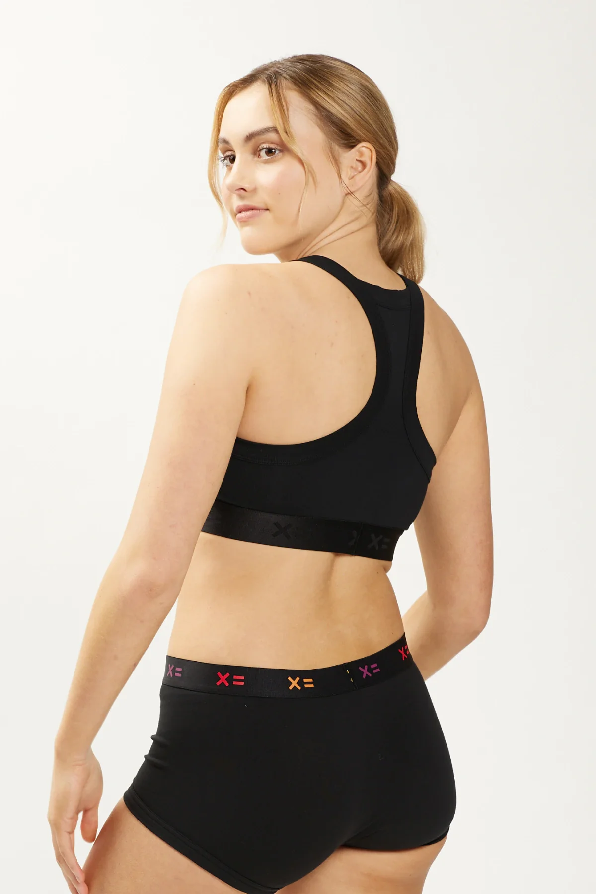 1725-scoop-soft-bra-x-black-1.webp