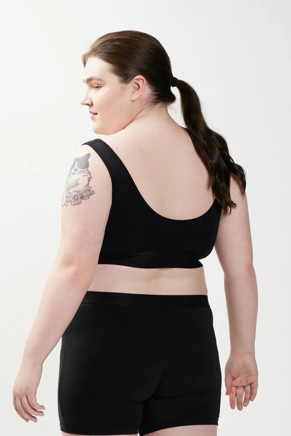 1758-straight-up-soft-bra-black-1.webp