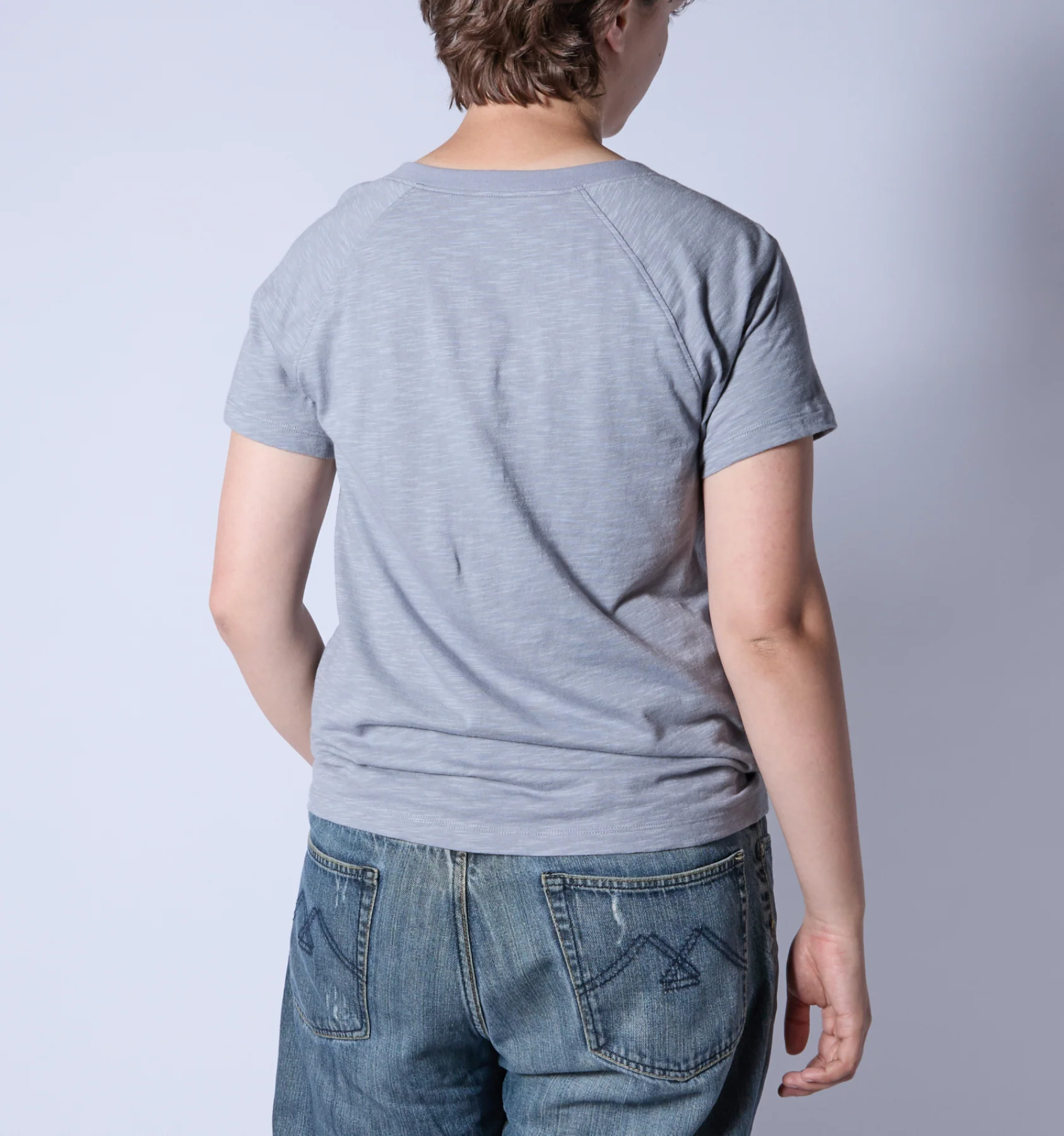 5131-short-sleeve-jersey-slub-v-neck-tee-ultimate-gray-1.webp
