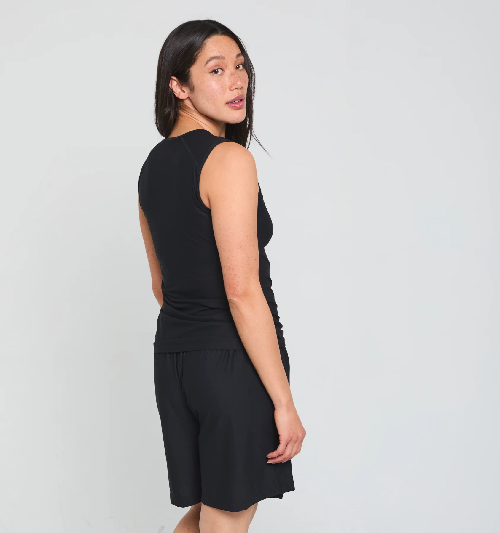 5175-solarmesh-tank-black-1.webp