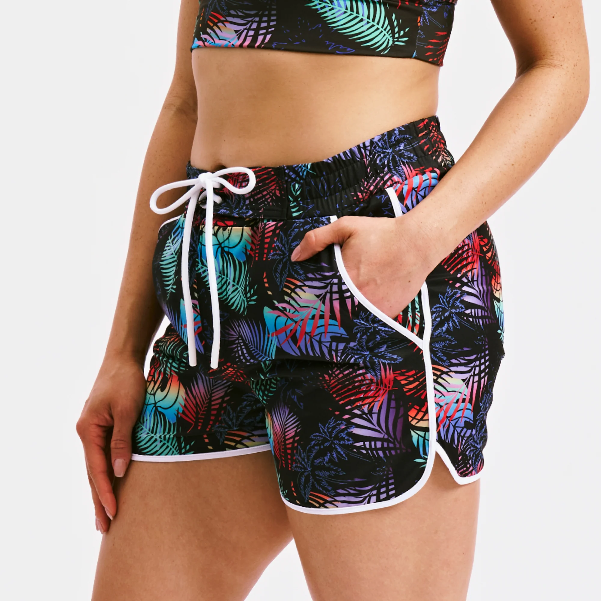 5217-swim-2-5-high-waisted-board-shortie-palm-dreams-1.webp