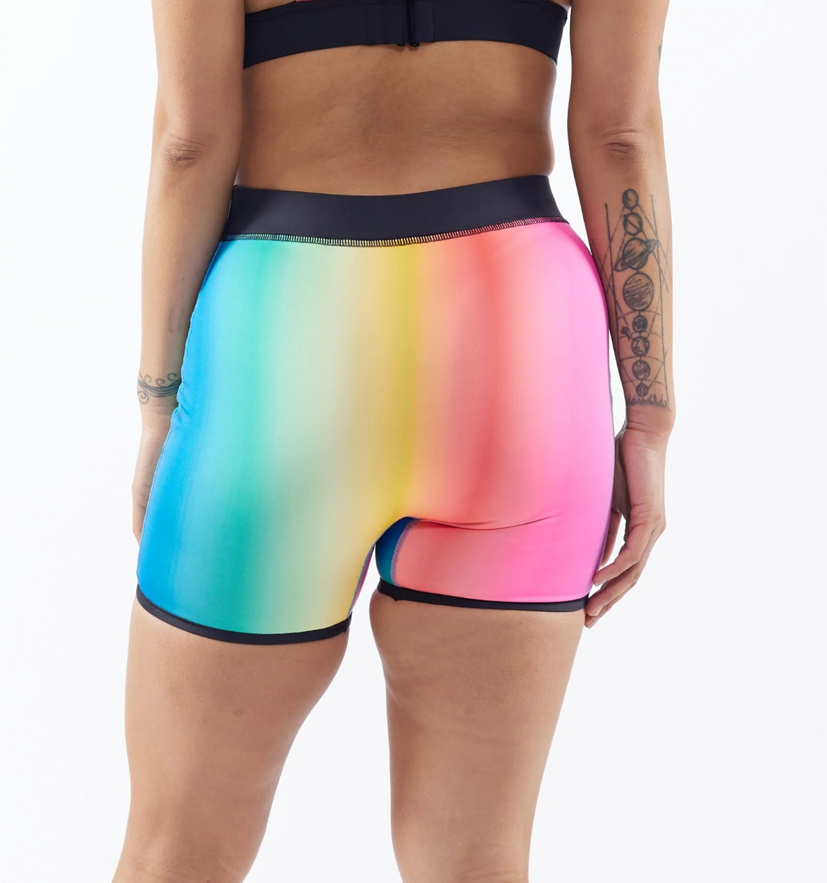 5290-swim-4-5-reversible-short-melting-rainbow-1.webp